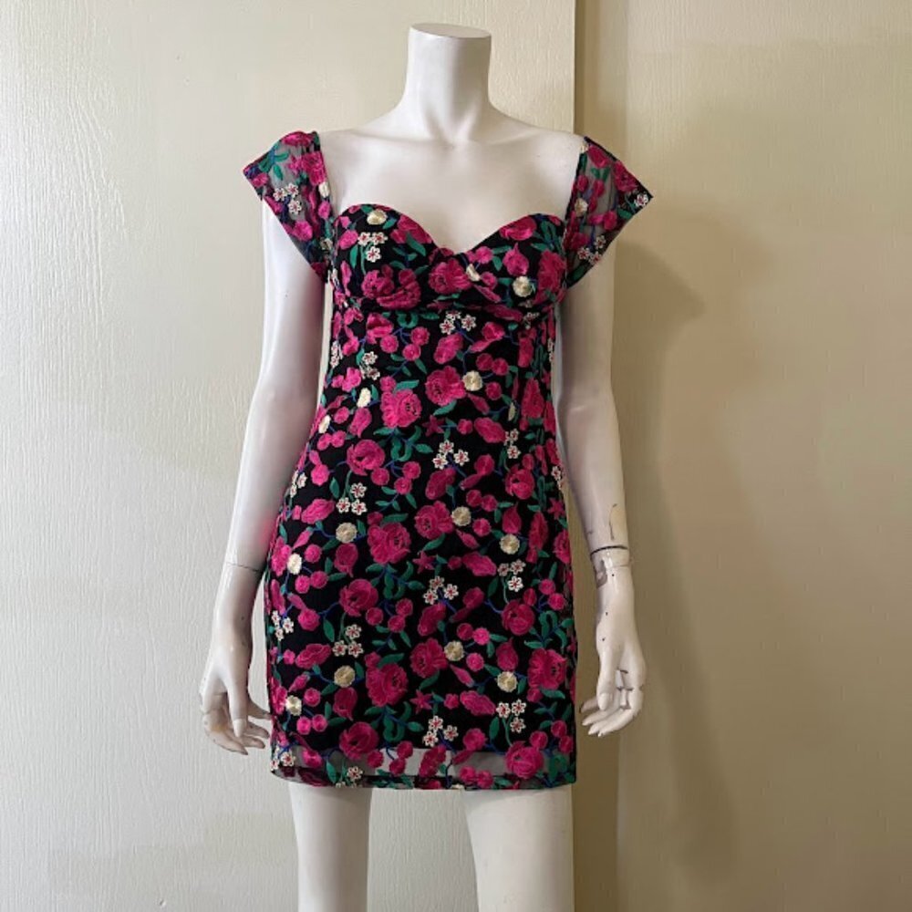 Missguided Dress 4 - Picture 2 of 5